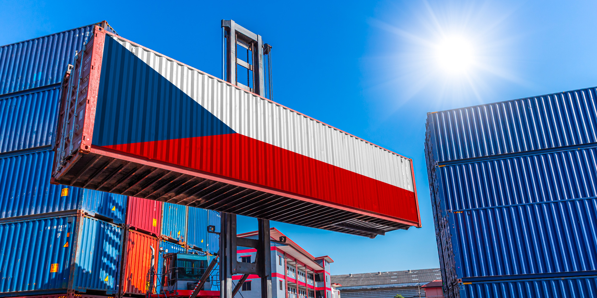 Česká ekonomika zrychluje a peněženky domácností sílí. Co tento týden hýbalo trhem, sazbami i korunou