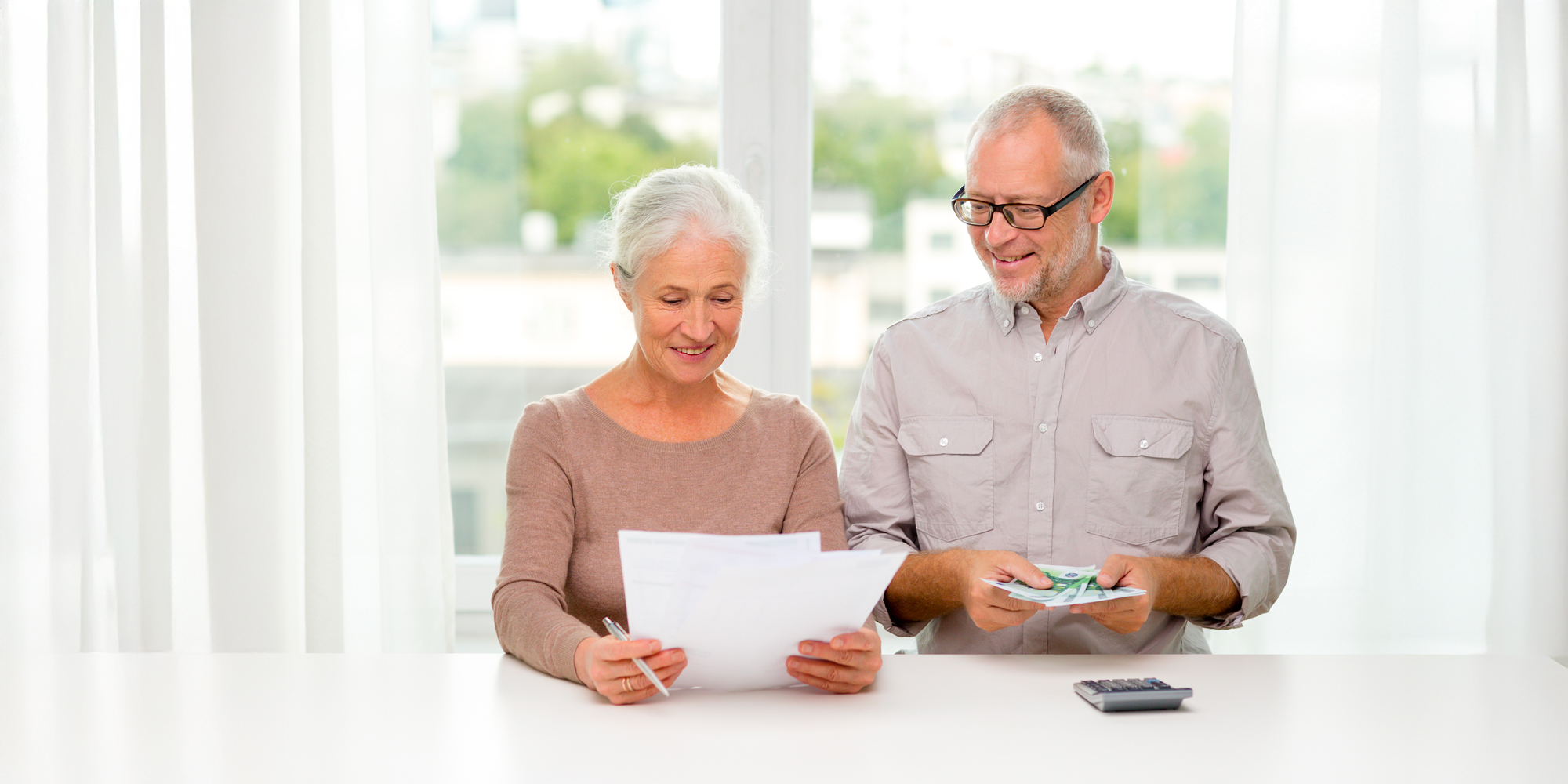 Příprava na stáří bez iluzí: kdo se o nás postará a z čeho to zaplatíme