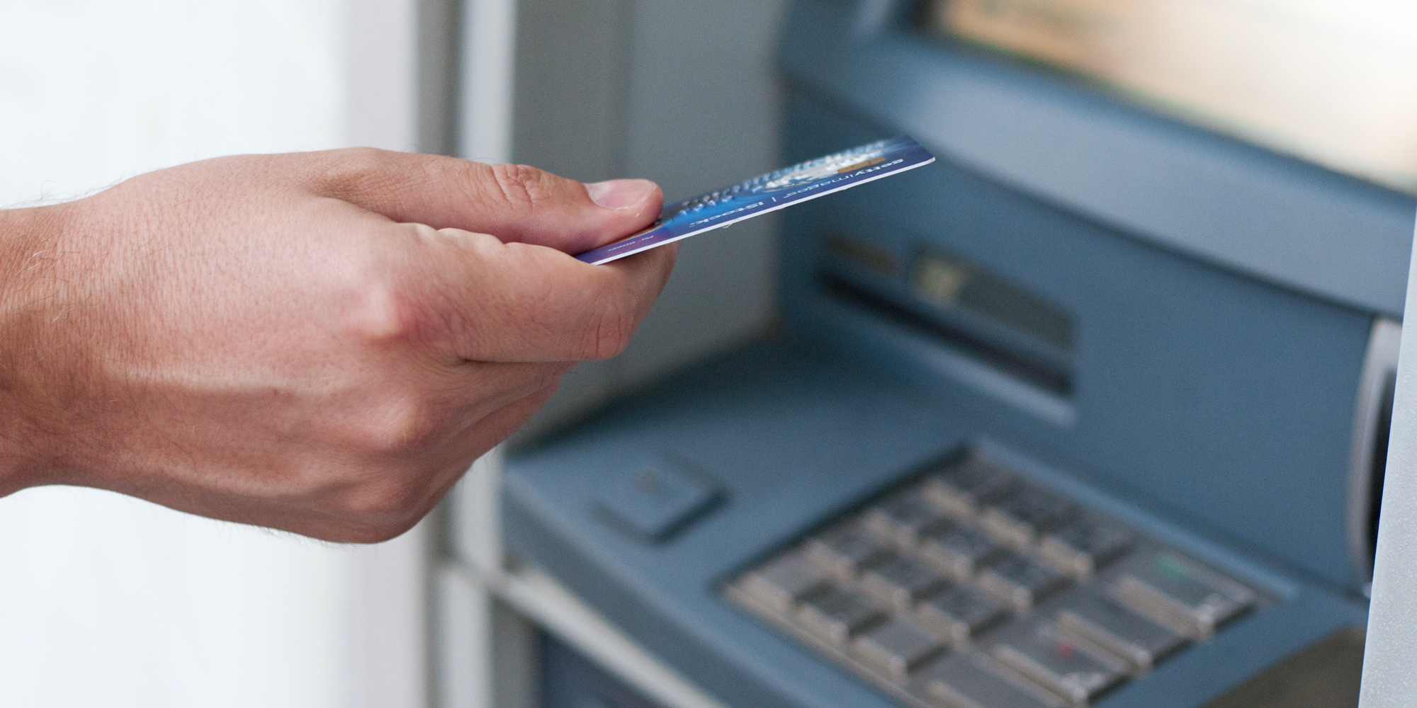 První bankomaty v Česku s výdejem 5000 Kč: novinky Monety, eura a mincomaty První bankomaty v Česku s výdejem 5000 Kč: novinky Monety, eura a mincomaty