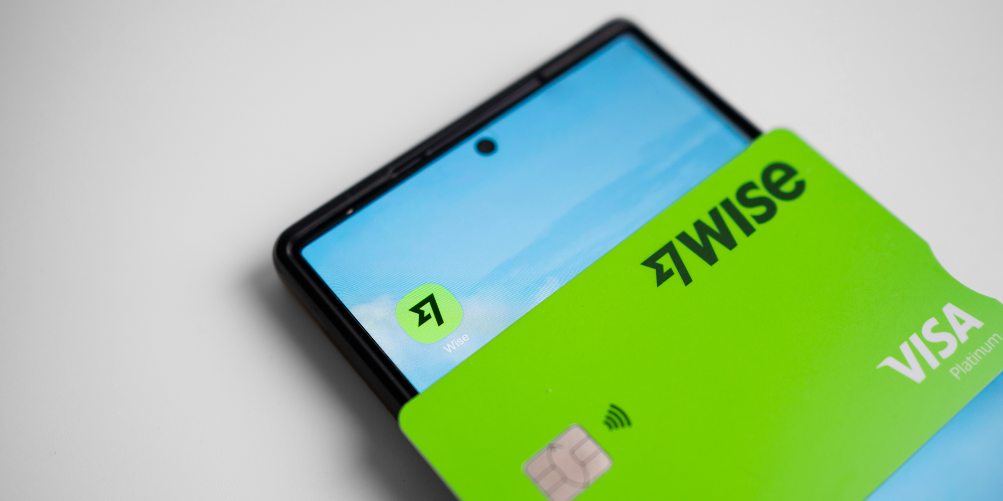 Wise od května 2026 mění poplatky za výběry z bankomatů: kdy s kartou Wise ušetříte nejvíc
