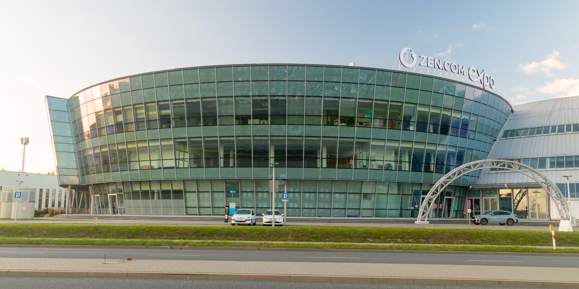 ZEN.COM mění podmínky: hotovostní vklady, konec DCC kontroly a nová pravidla pro karty