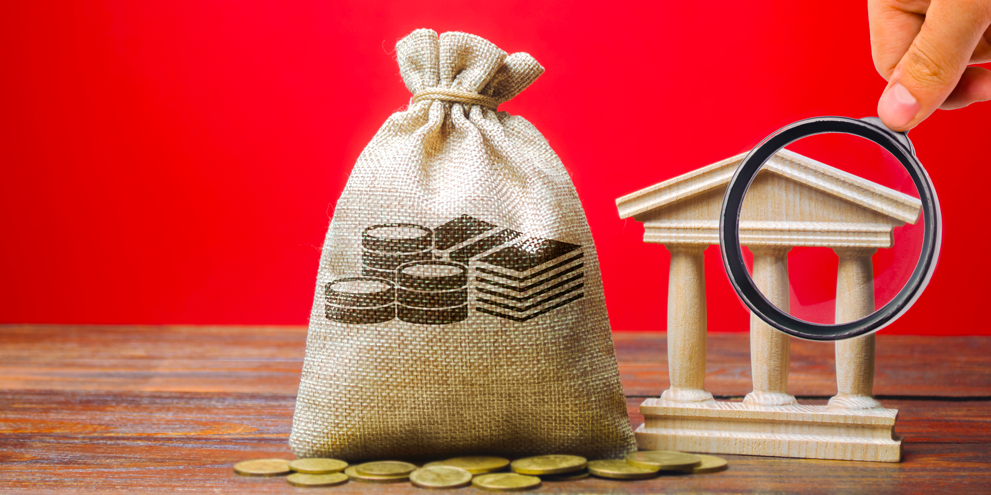 Státní rozpočet pod tlakem inflace: reálné příjmy klesly, výdaje vzrostly