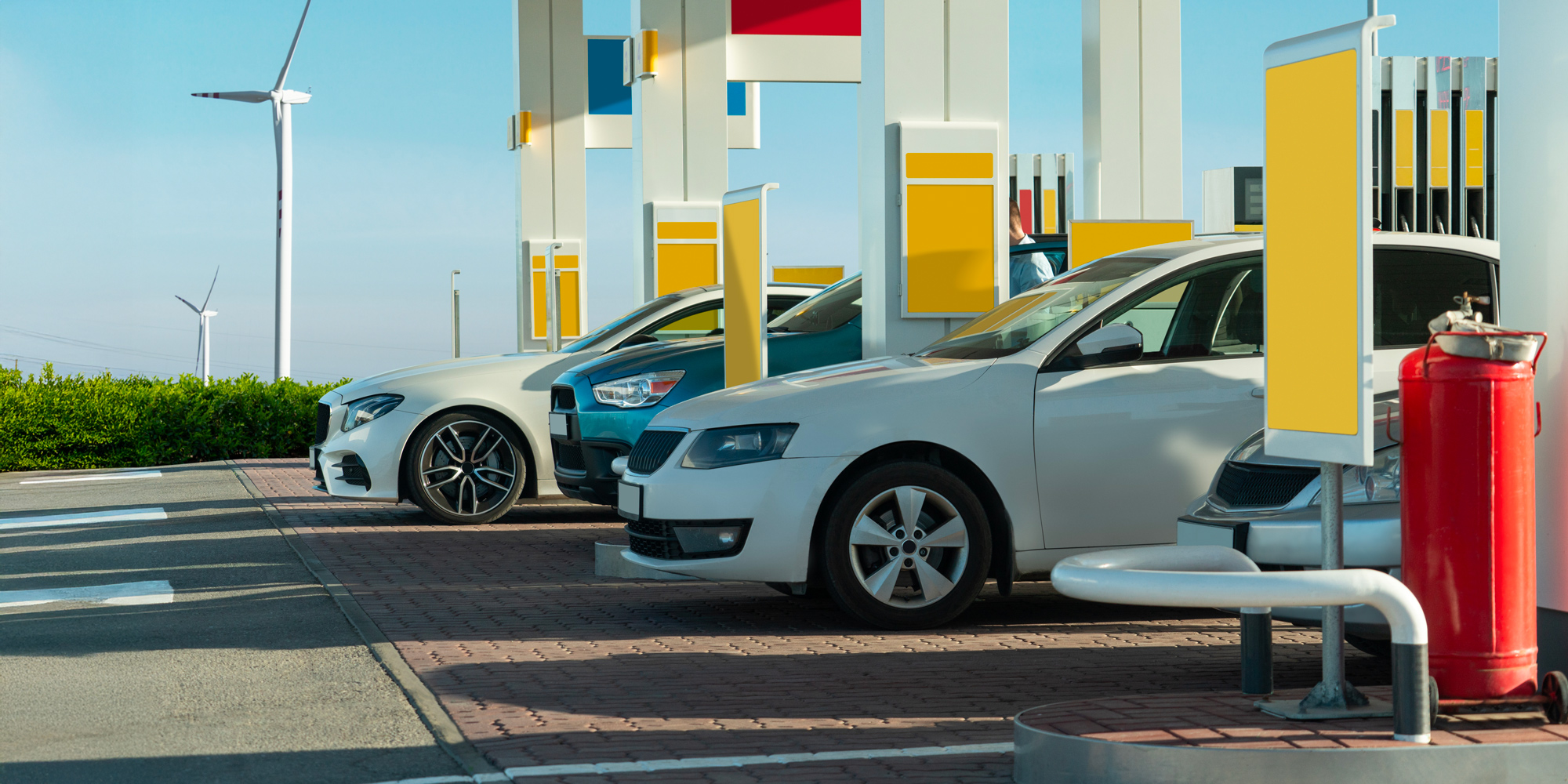 Drahá nafta mění trh ojetin a zákazníci rychle obracejí pozornost k benzínu