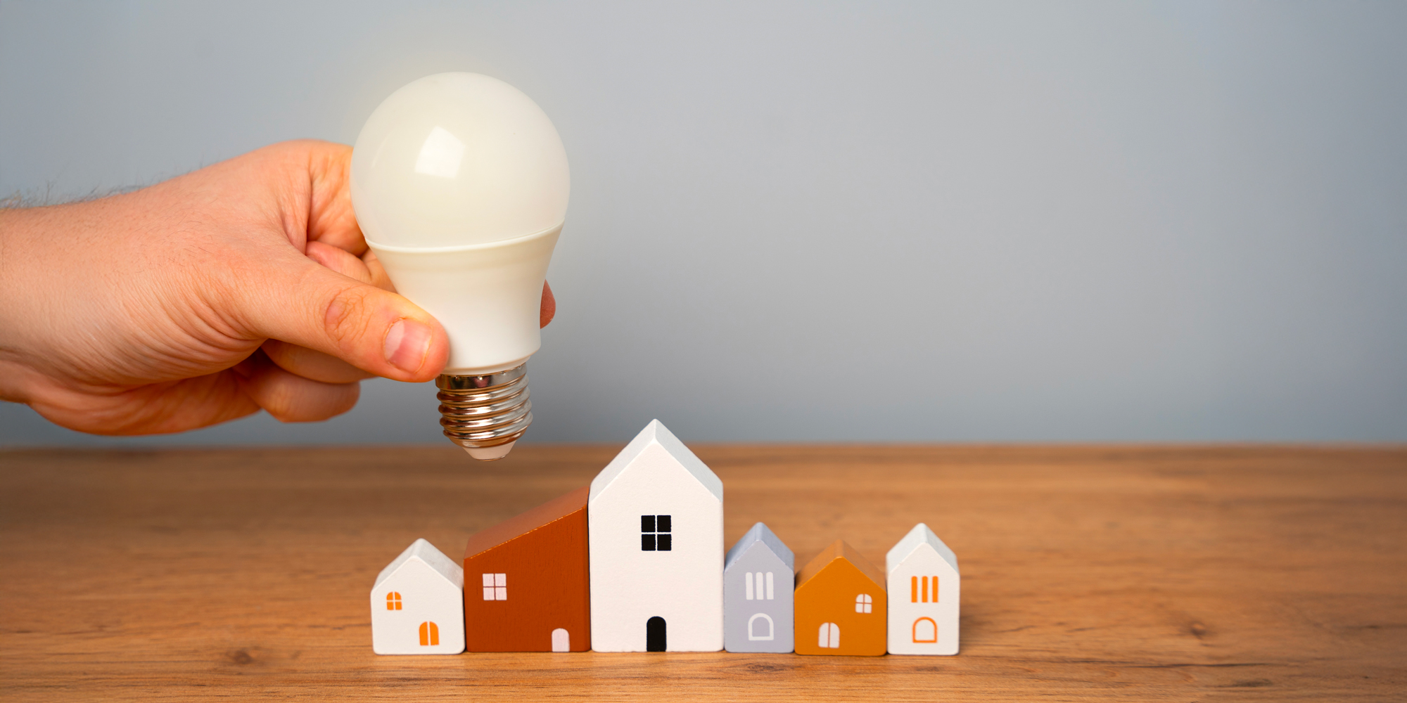 České domácnosti si po energetické krizi drží úspornější režim