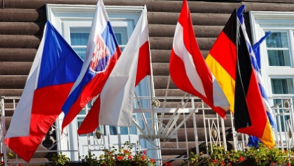 Hypotéka pro cizince: vlajky států EU.